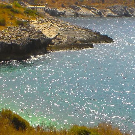 Konukevi Klaudia Notopen *